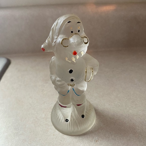 Vintage frosted crystal figurine Sleepy Dwarf  from Disney's Snow White - Picture 1 of 5